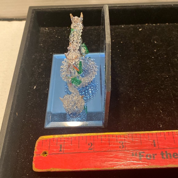 NIB Spun Wishing Well w/Removable Bucket and Swan on Mirror Base - Picture 4 of 7